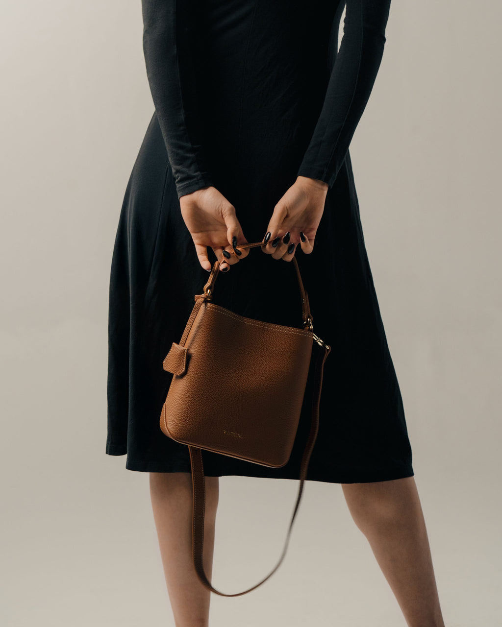 Linea Soft Bucket — Chestnut image 1
