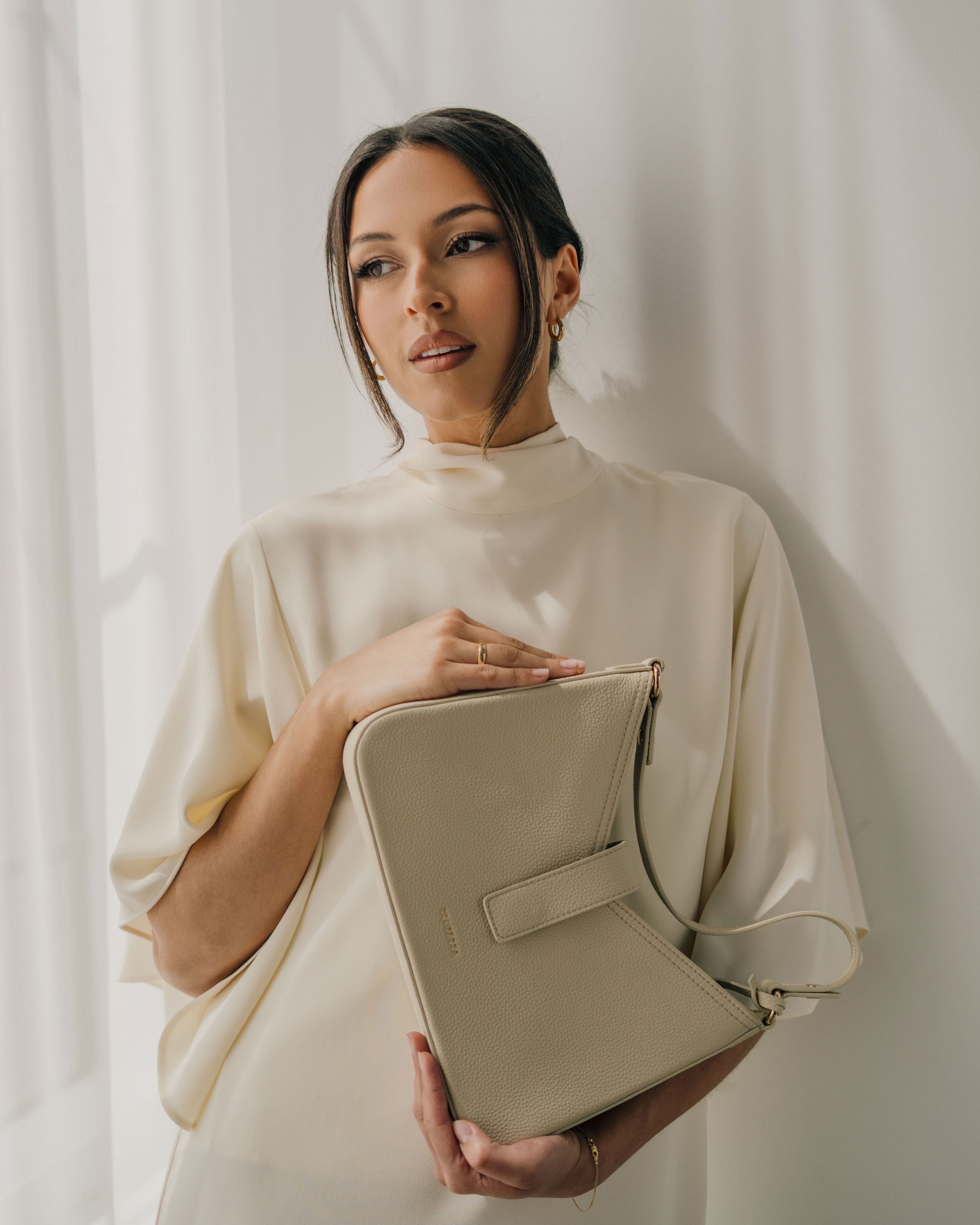 Vela Shoulder — Porcelain