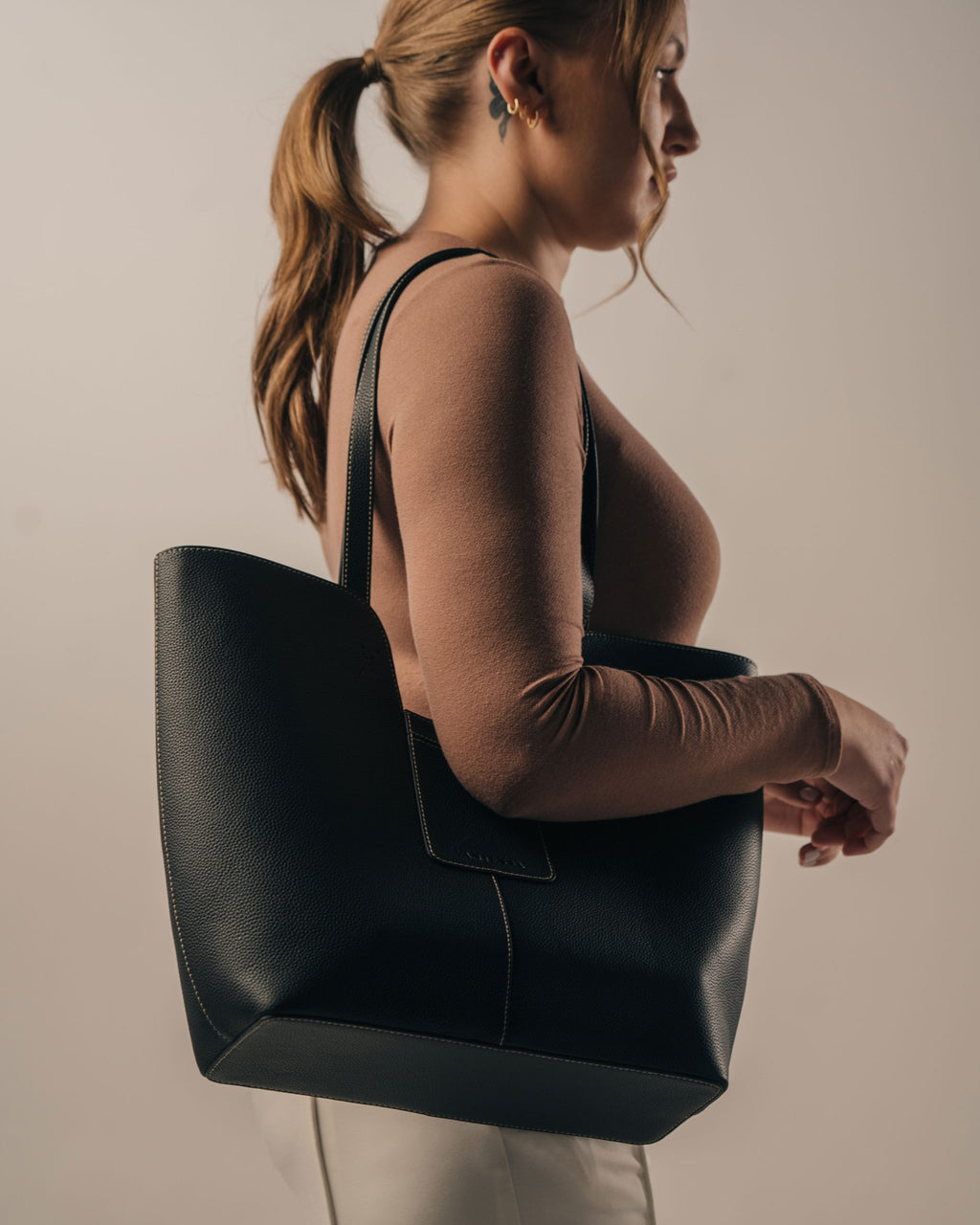 The Axis Tote - Obsidian Black image 5