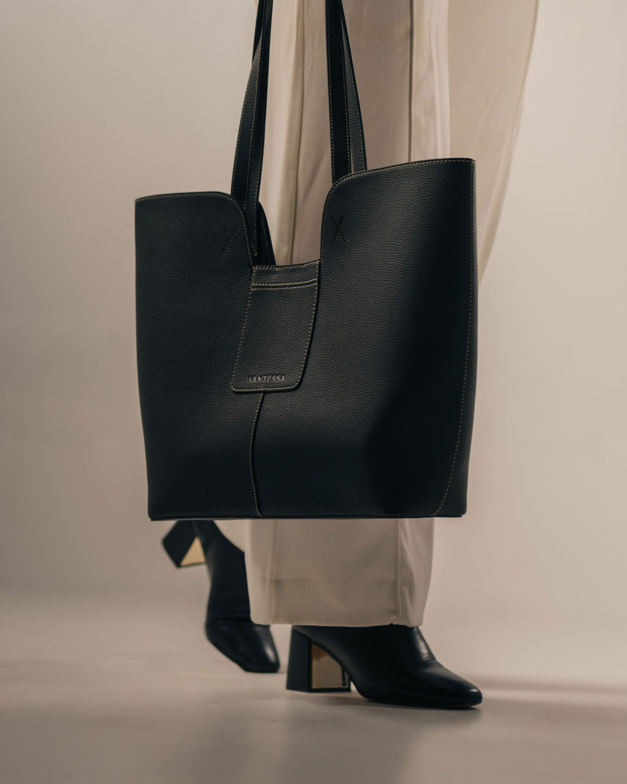 The Axis Tote - Obsidian Black image 4