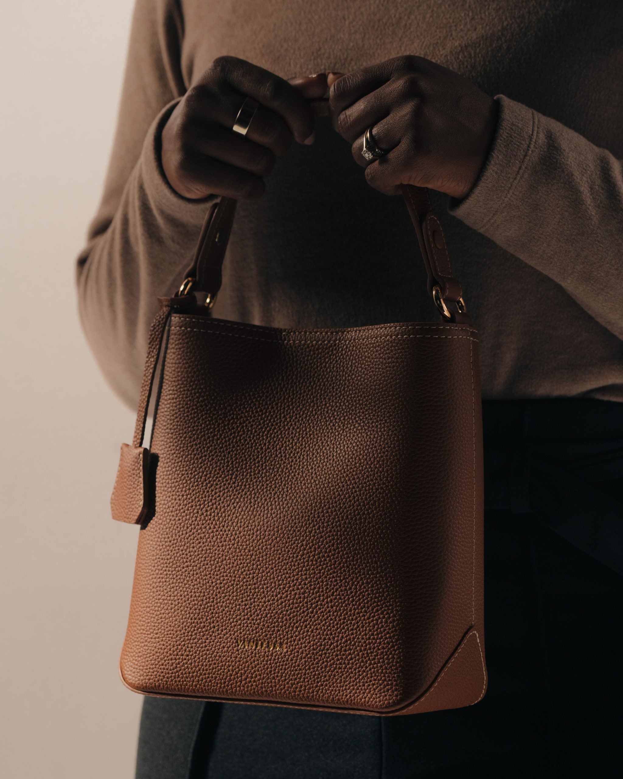 Linea Soft Bucket — Chestnut image 4