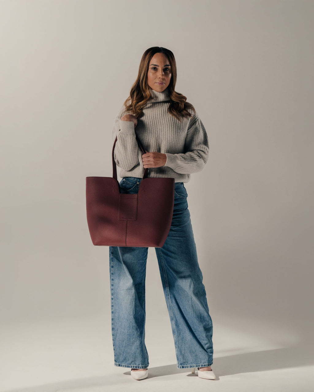 The Axis Tote - Merlot image 3
