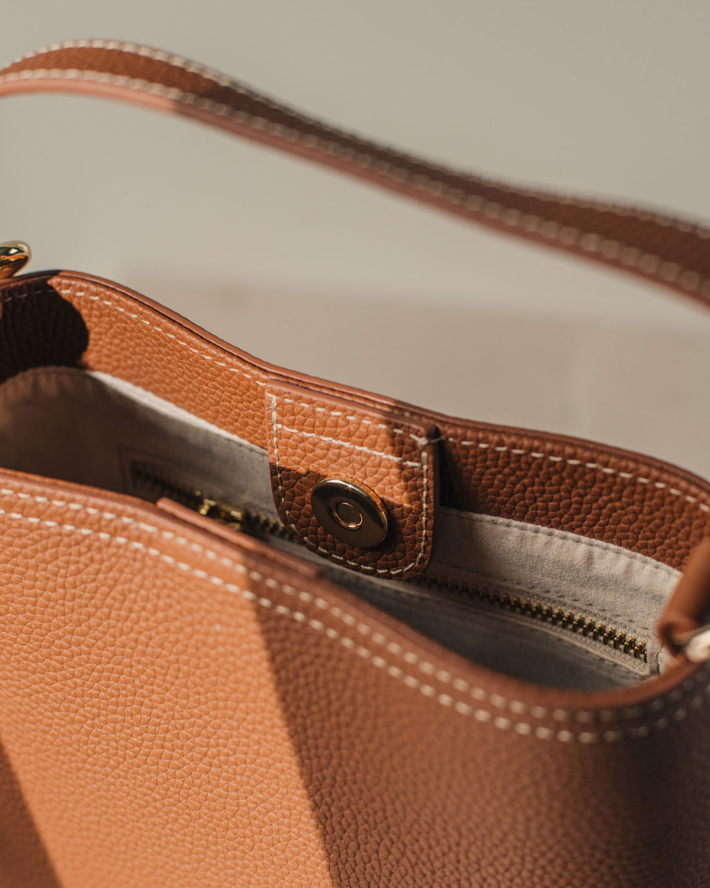 Linea Soft Bucket — Chestnut image 2