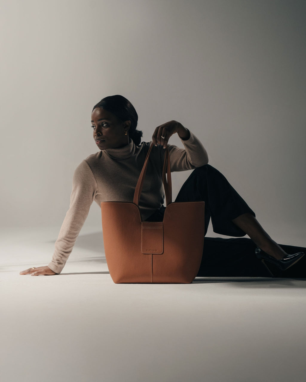 The Axis Tote - Chestnut image 3